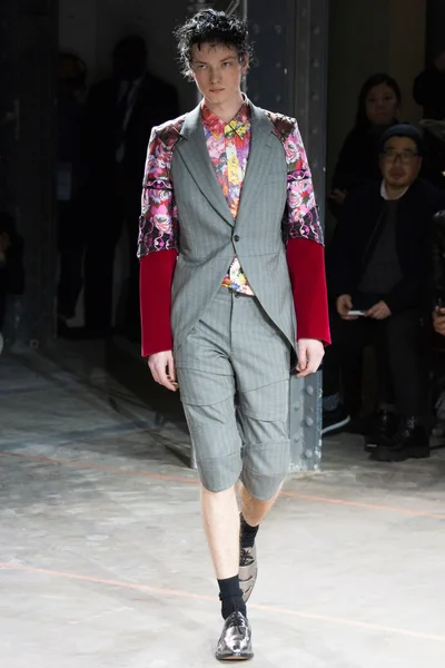 Look 25